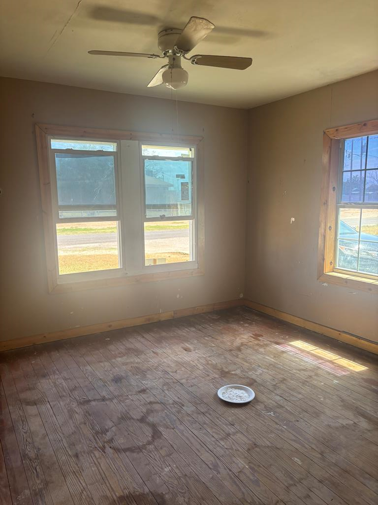 301 4th Property Photo 14