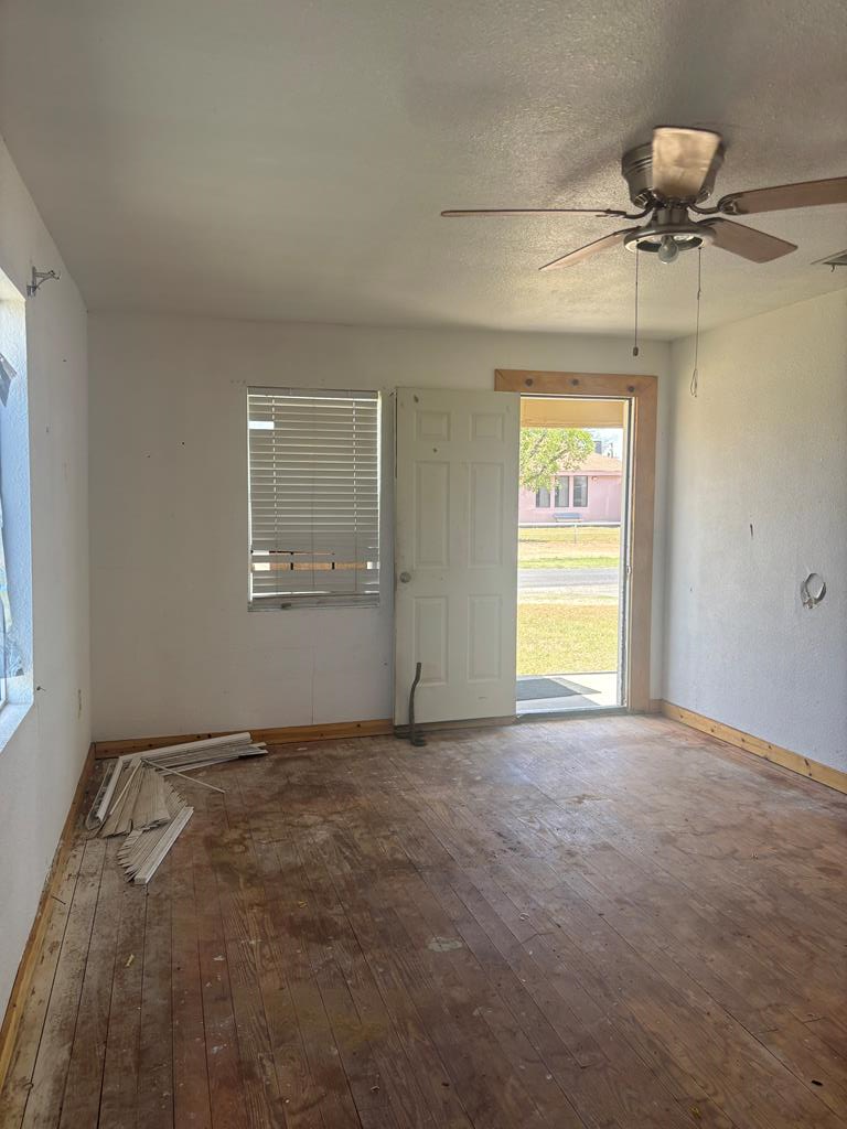 301 4th Property Photo 15