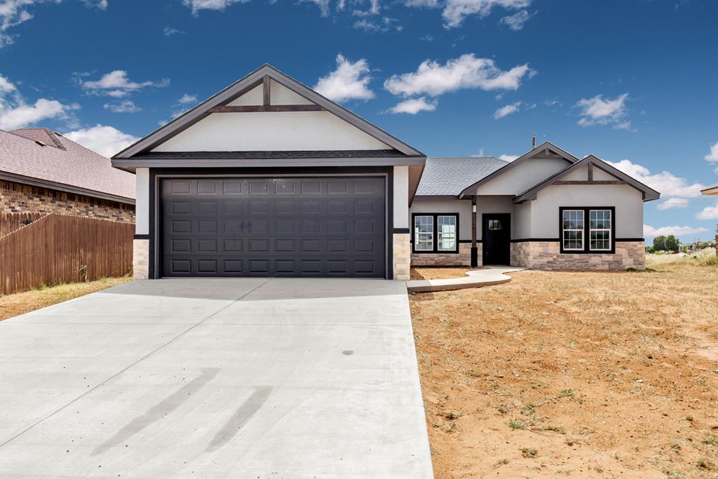 1405 NE Mustang Dr Property Photo 1