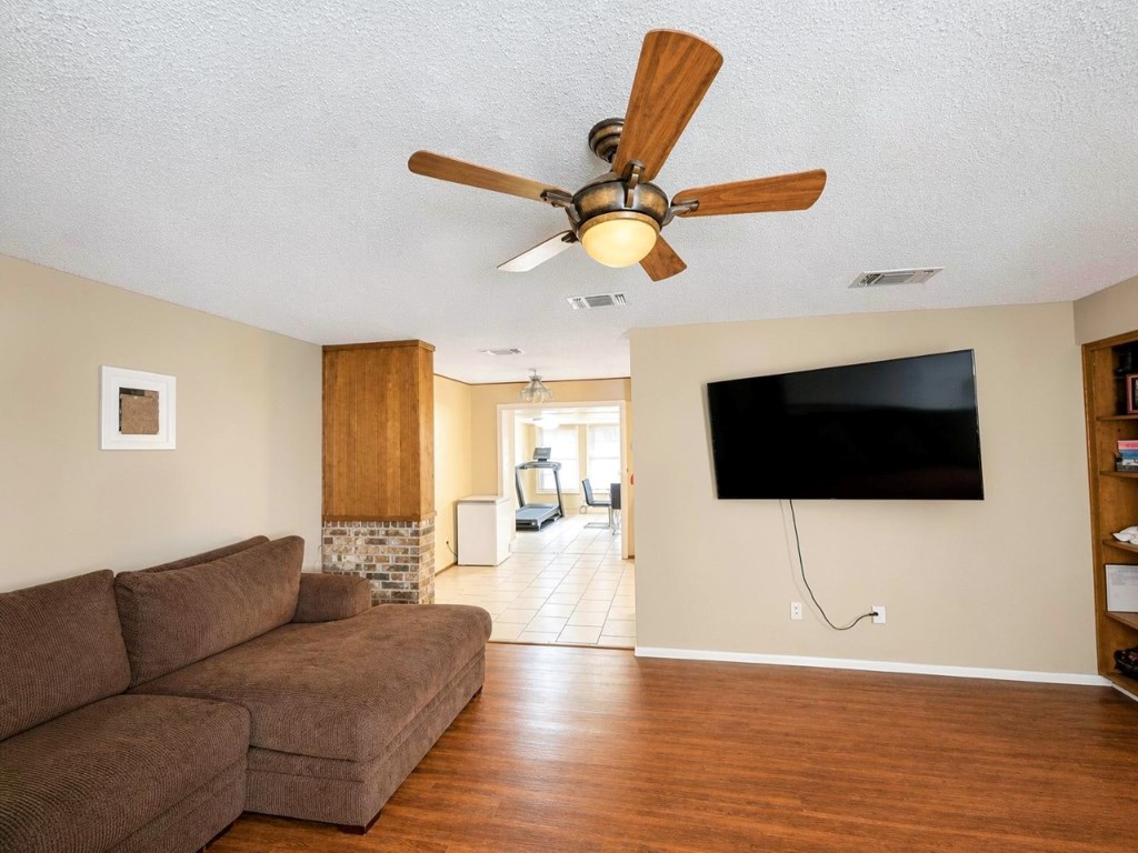 507 E Harriet Property Photo 3