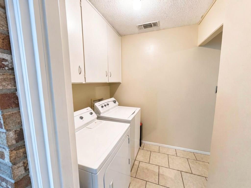 507 E Harriet Property Photo 7