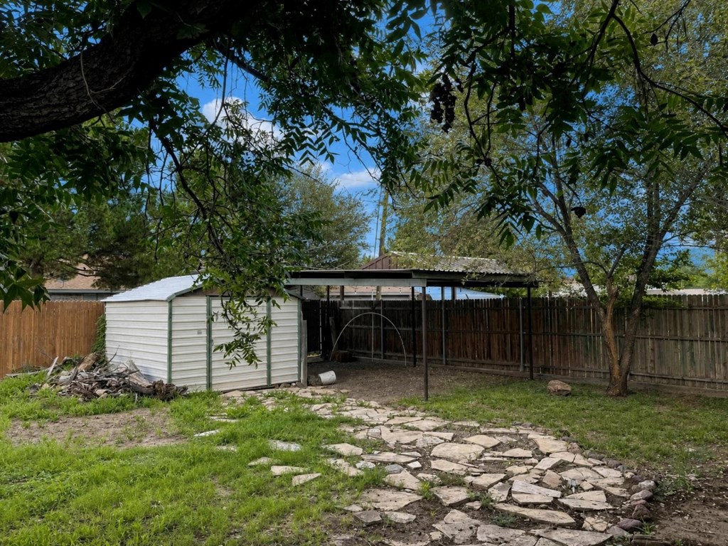 507 E Harriet Property Photo 13