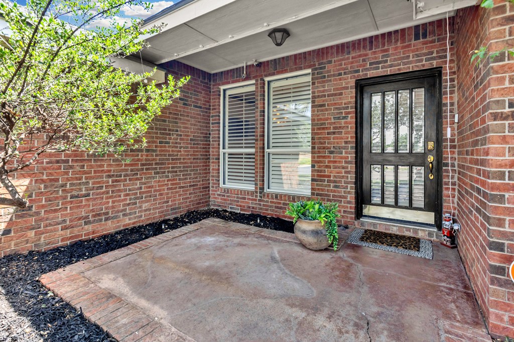 1810 Hereford Blvd Property Photo 3