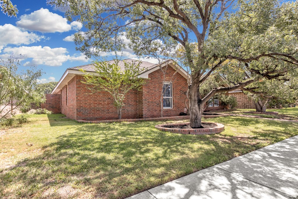 1810 Hereford Blvd Property Photo 4