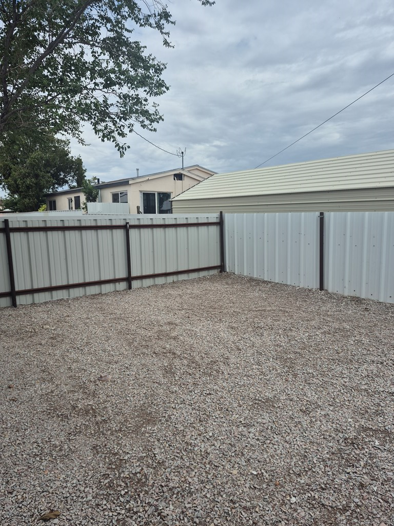 103 5th St Property Photo 4