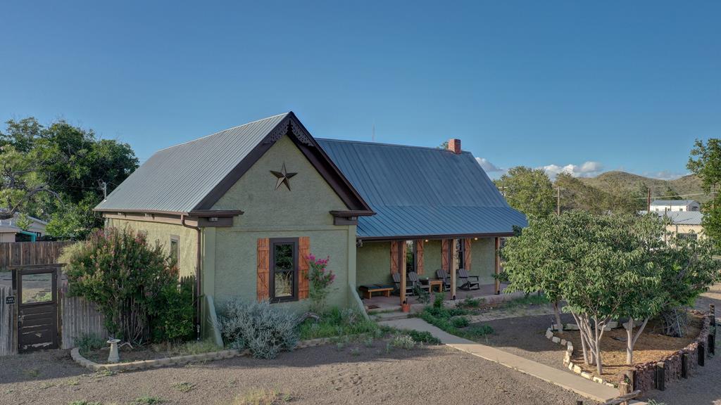 405 W Ave E Property Photo 1