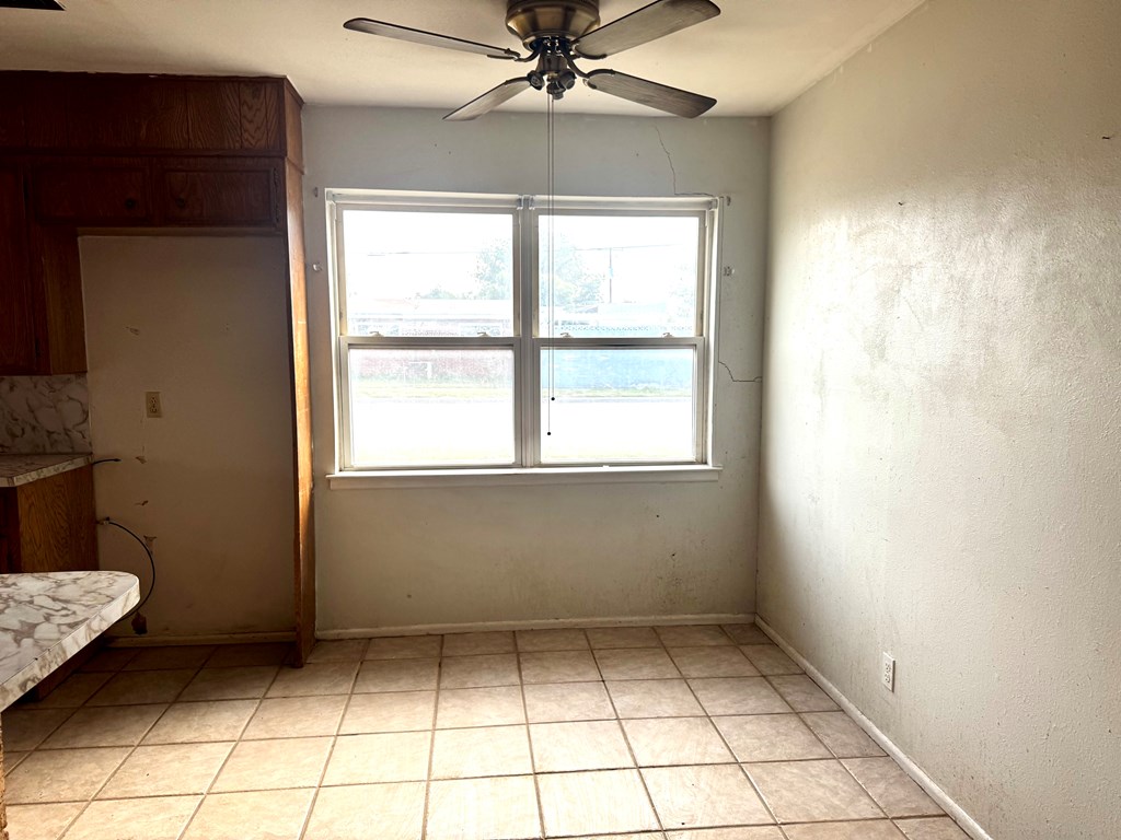 3332 Camarie Ave Property Photo 8