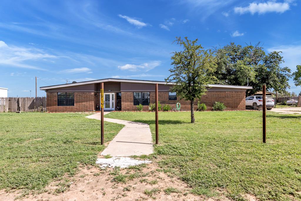 8917 W Swan Rd Property Photo 1