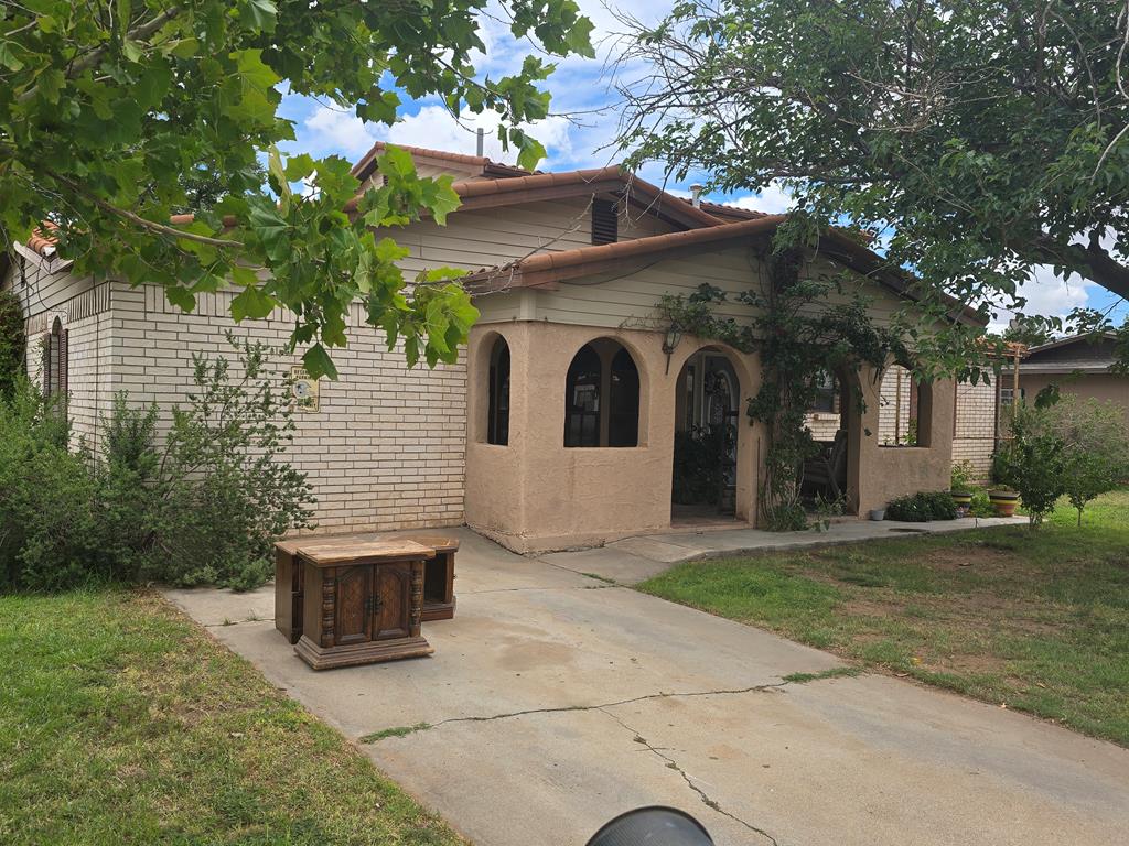 700 S Ike Ave Property Photo 1