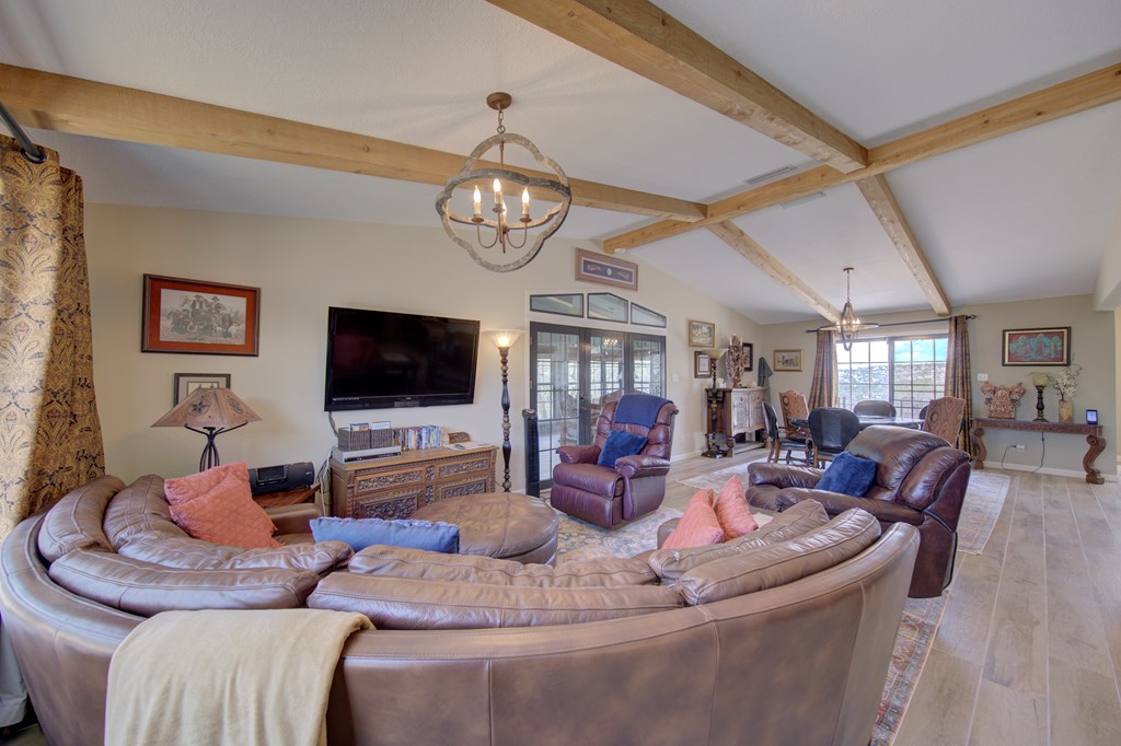 111 Juniper Property Photo 4