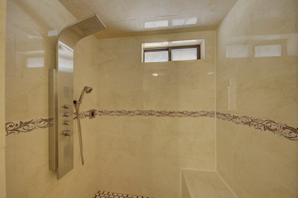 111 Juniper Property Photo 16