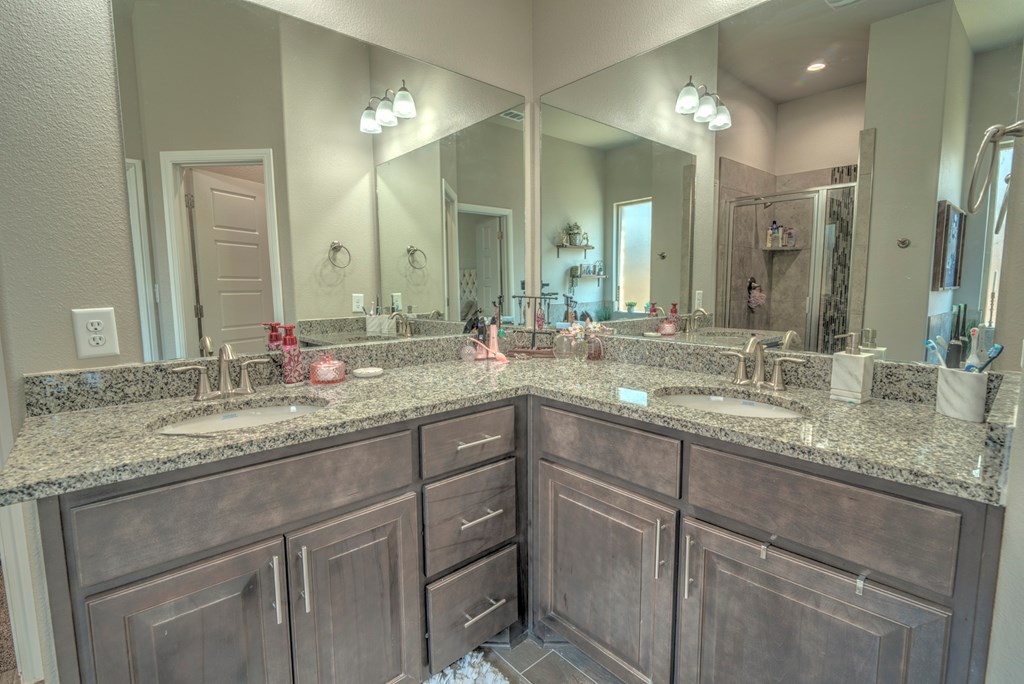 8 Los Medios Dr Property Photo 23