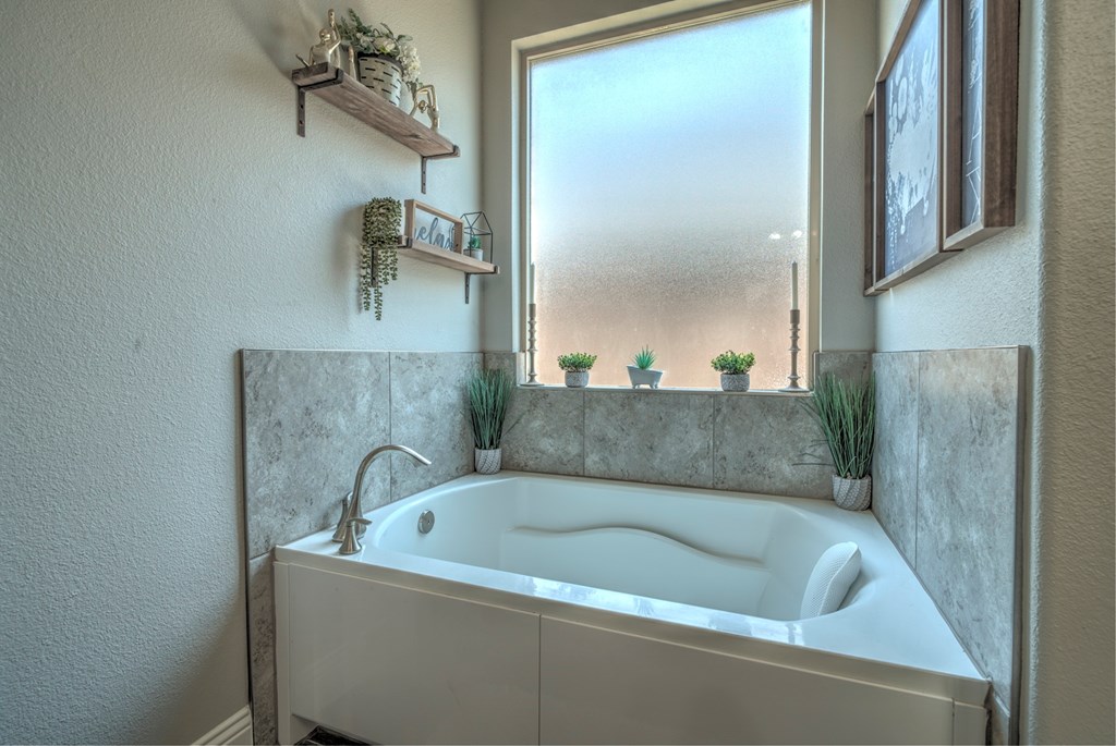8 Los Medios Dr Property Photo 25