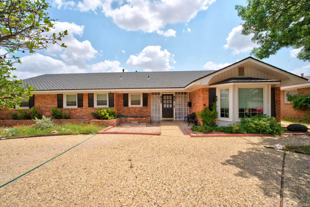 1630 Castle Rd Property Photo 1