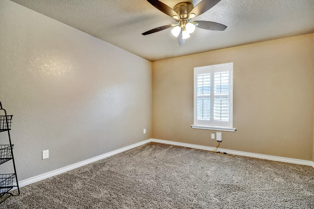 3 Nw Grace Dr Property Photo 11