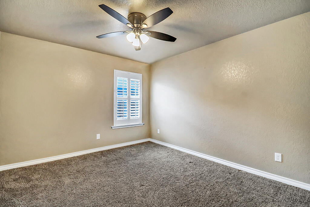 3 Nw Grace Dr Property Photo 12