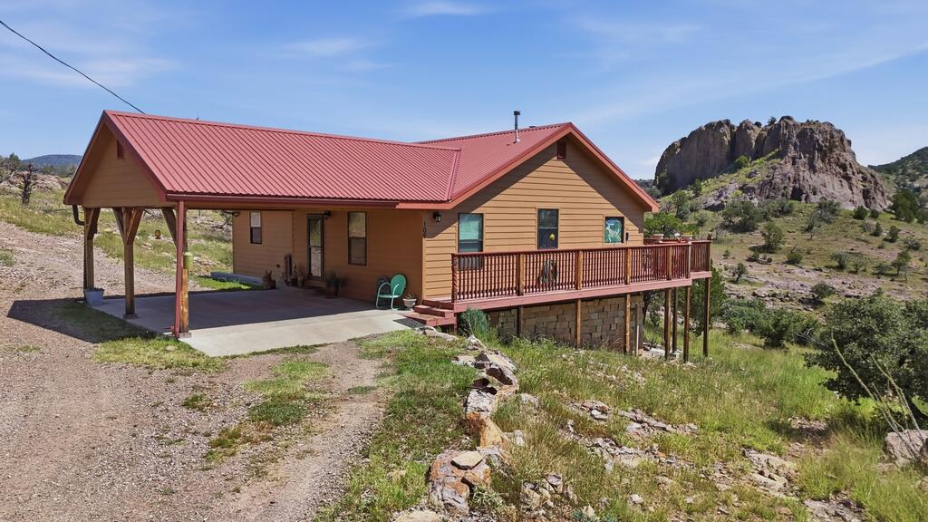 109 Saddlebag Trail Property Photo 1