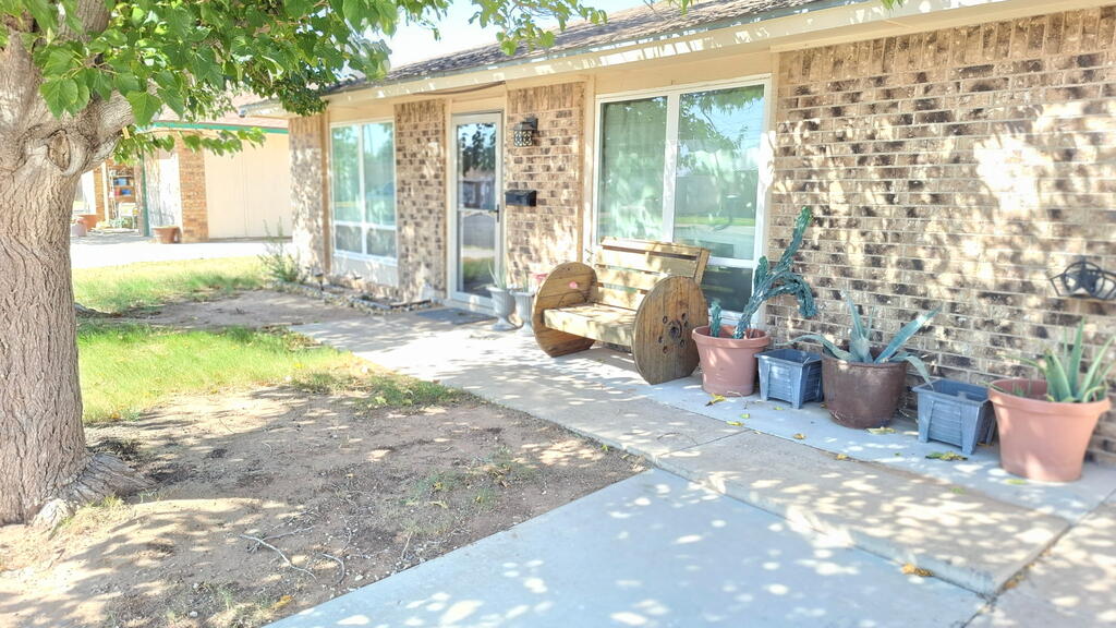 1703 Hemphill