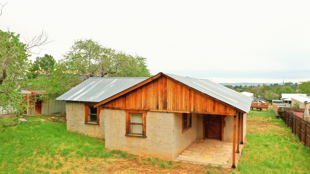 705 E Ave I Property Photo 1