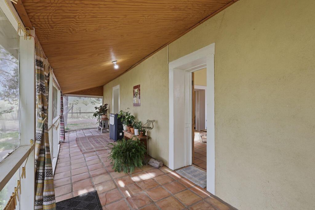 200 E Musquiz Dr Property Photo 2