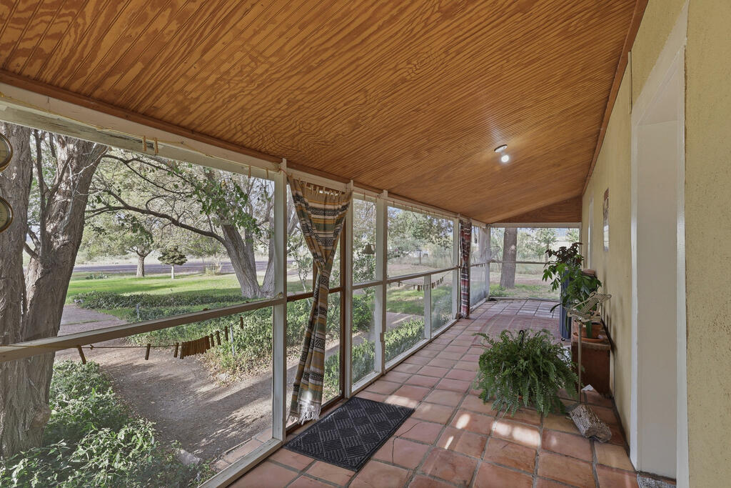 200 E Musquiz Dr Property Photo 3