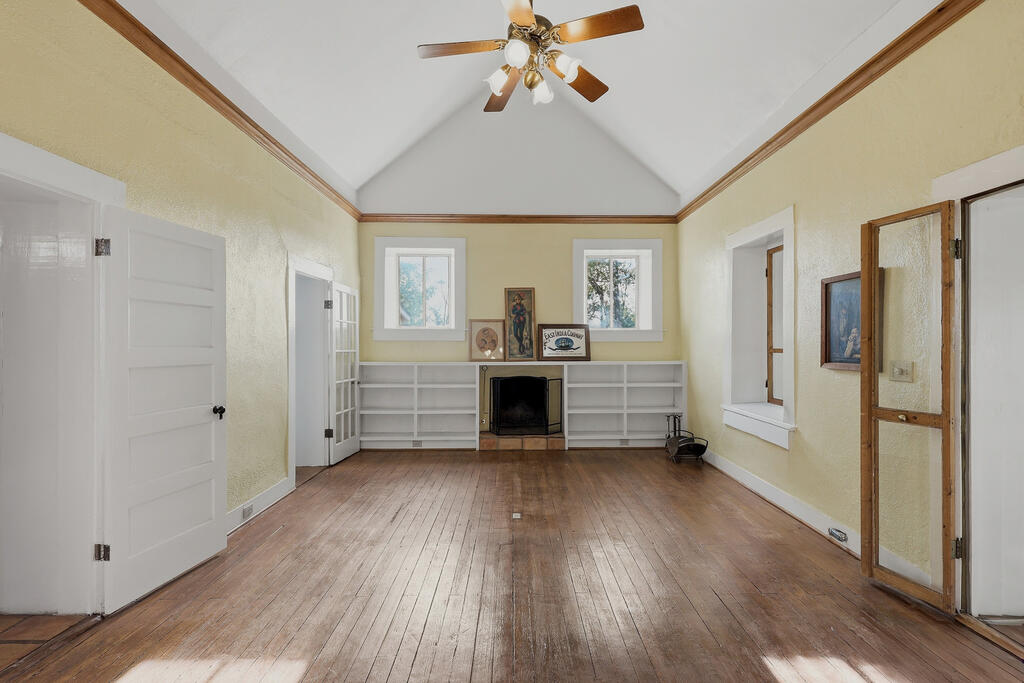 200 E Musquiz Dr Property Photo 6