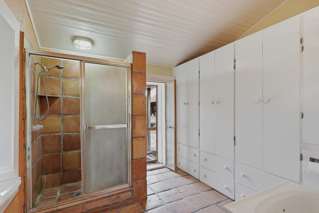 200 E Musquiz Dr Property Photo 10