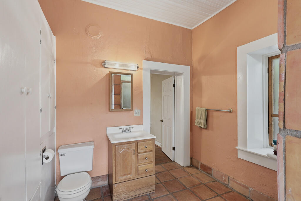 200 E Musquiz Dr Property Photo 11