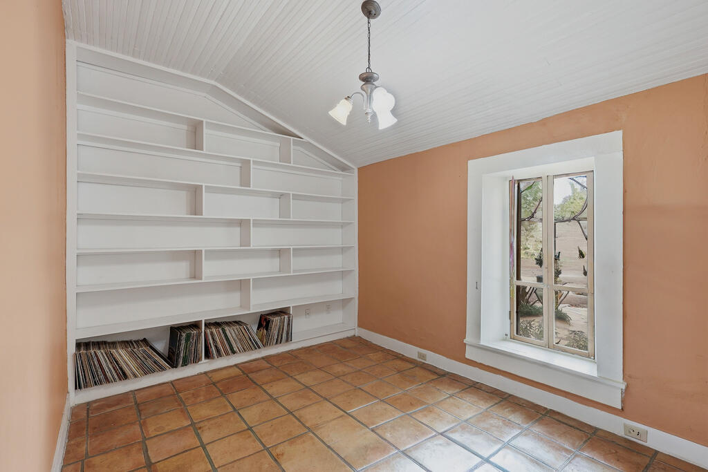 200 E Musquiz Dr Property Photo 12