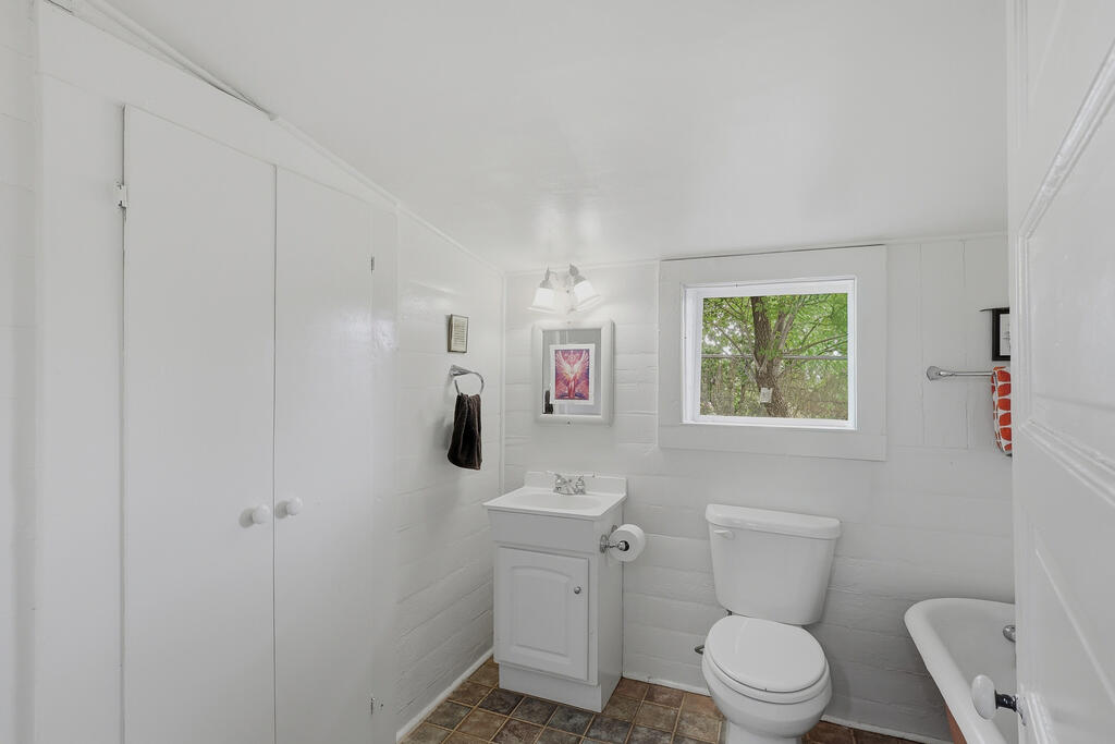 200 E Musquiz Dr Property Photo 14