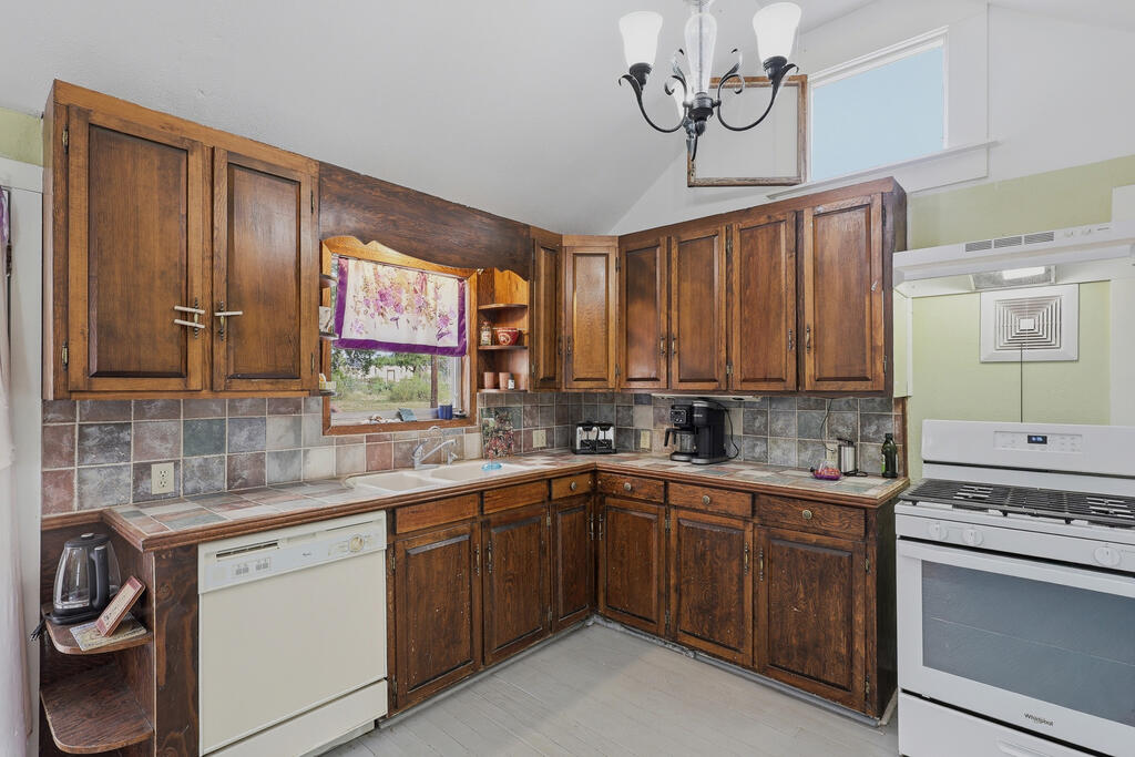 200 E Musquiz Dr Property Photo 18