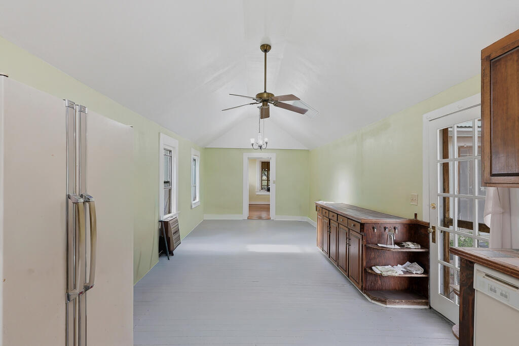 200 E Musquiz Dr Property Photo 19