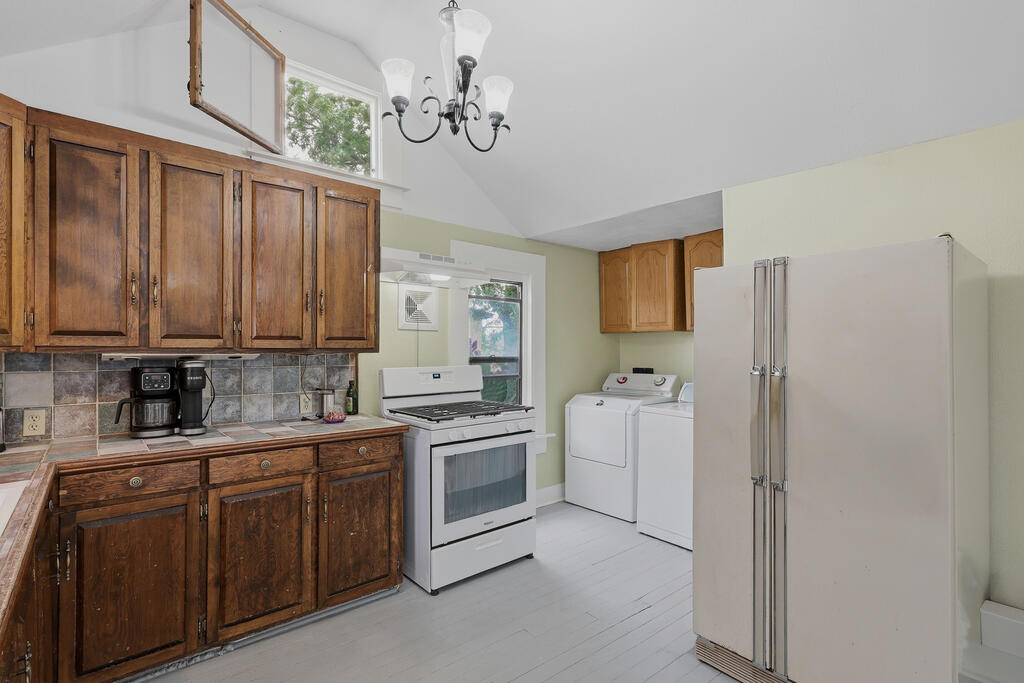 200 E Musquiz Dr Property Photo 20