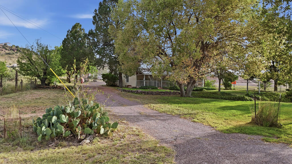200 E Musquiz Dr Property Photo 21