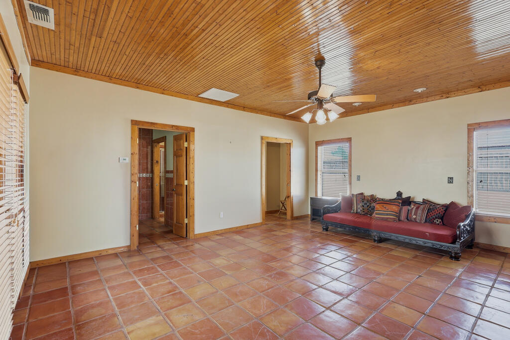 601 Ne 5th Property Photo 17