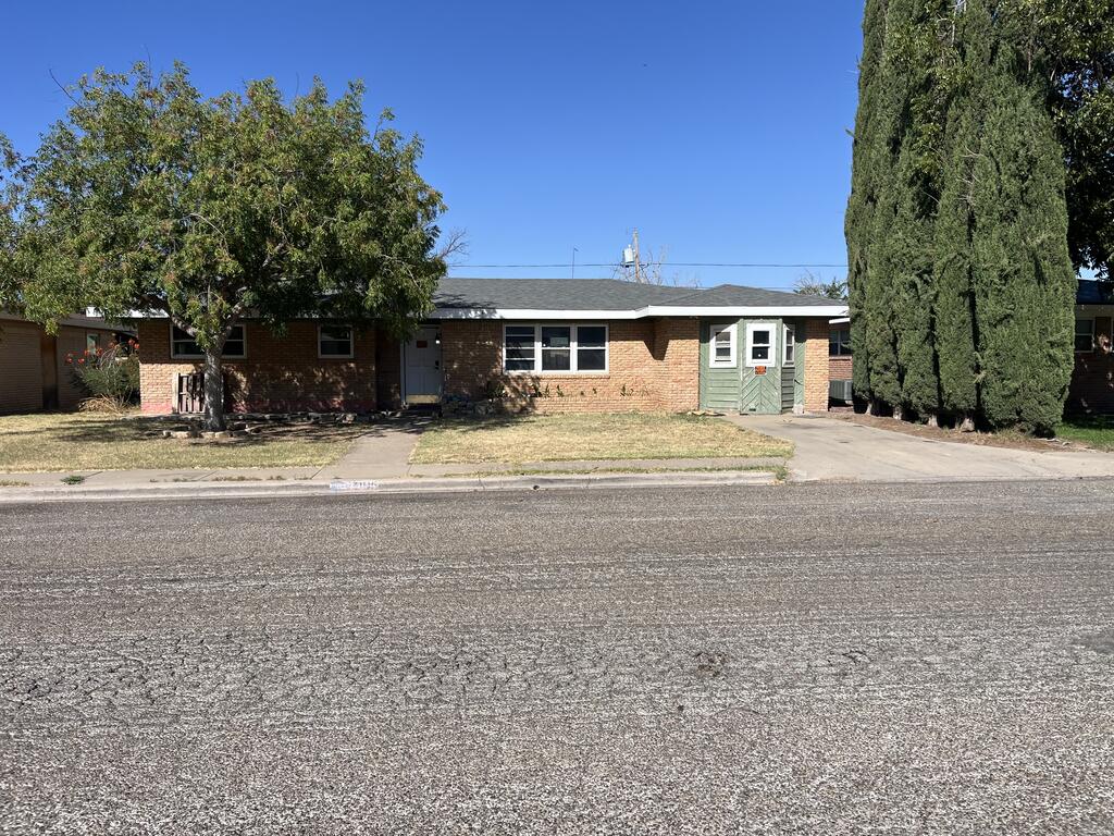 905 S Kenneth Ave. Property Photo 1