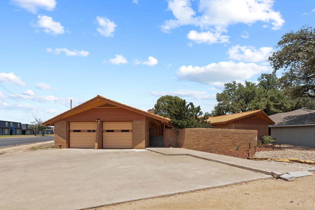 3216 Sentinel Dr Property Photo 1