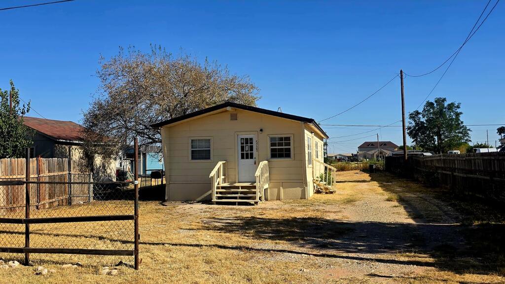 5725 N Turner Property Photo 1