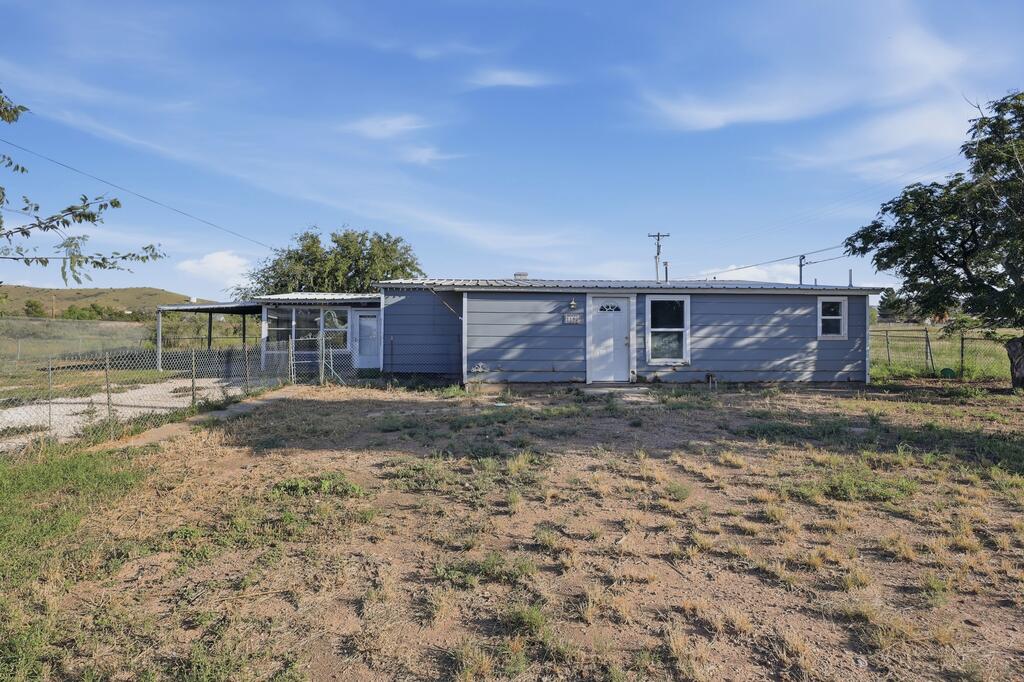1102 W Brown Ave Property Photo 1