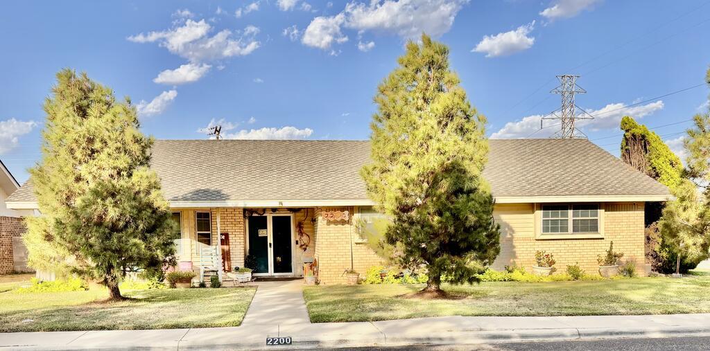 2200 Ventura Ave Property Photo 1