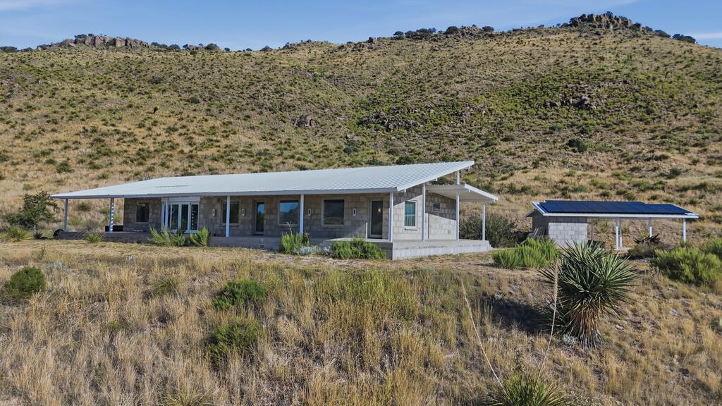 101 Tomahawk Drive Property Photo 1