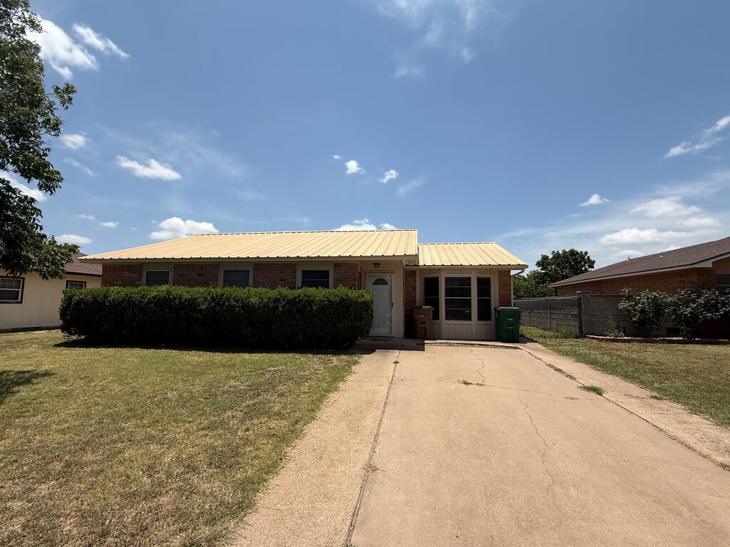 929 E 41st Property Photo 1