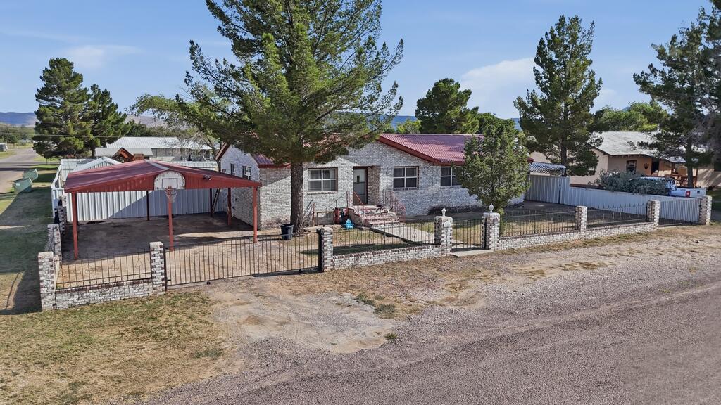 1102 W Sanderson Property Photo 1