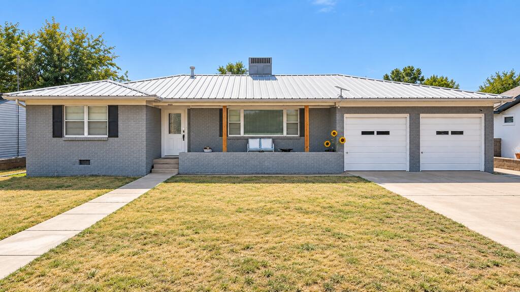 207 N Oaklawn Dr. Property Photo 1