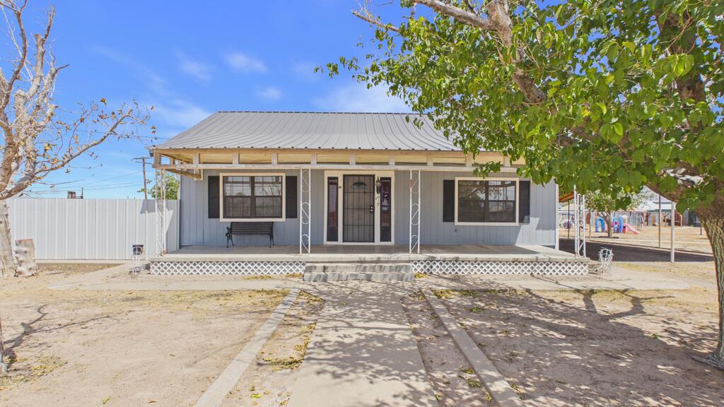 615 Mackey St Property Photo 1