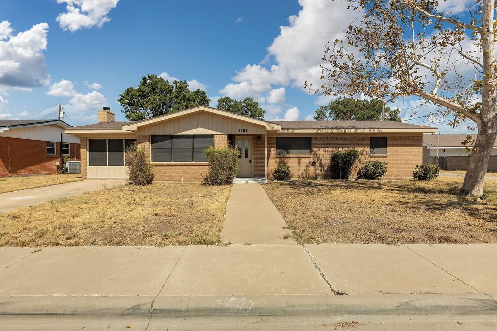 2102 Custer Ave Property Photo 1