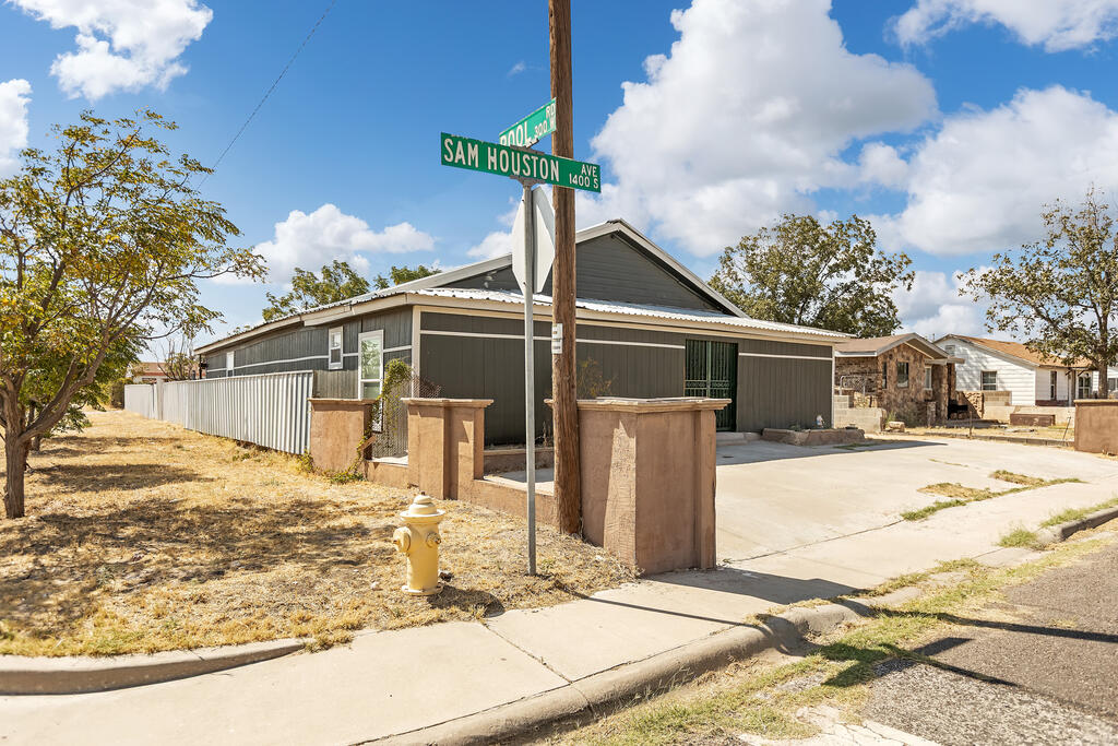 1452 S Sam Houston Ave Property Photo 1