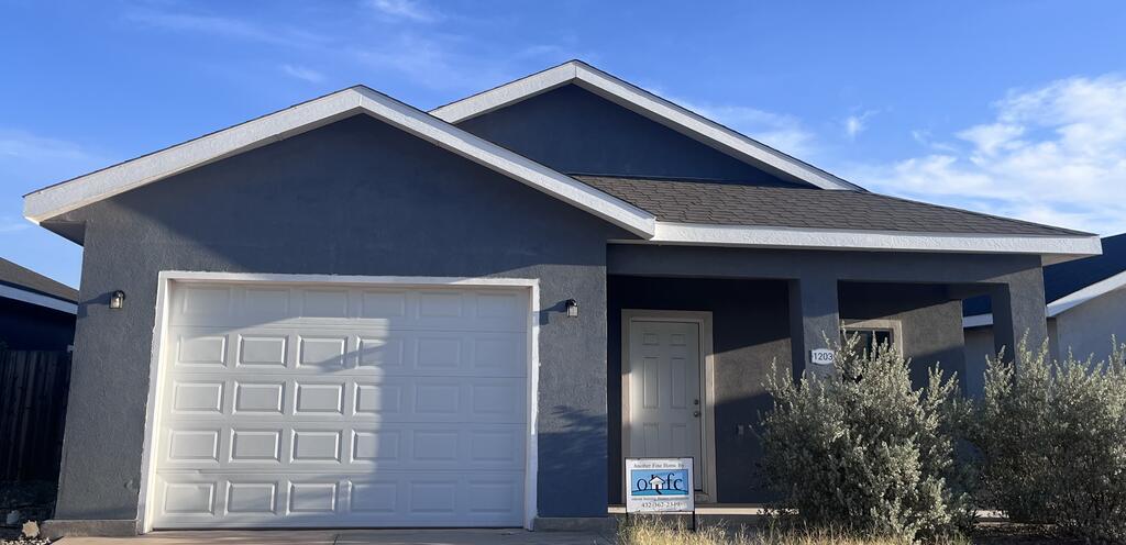 1203 Lamesa St Property Photo 1