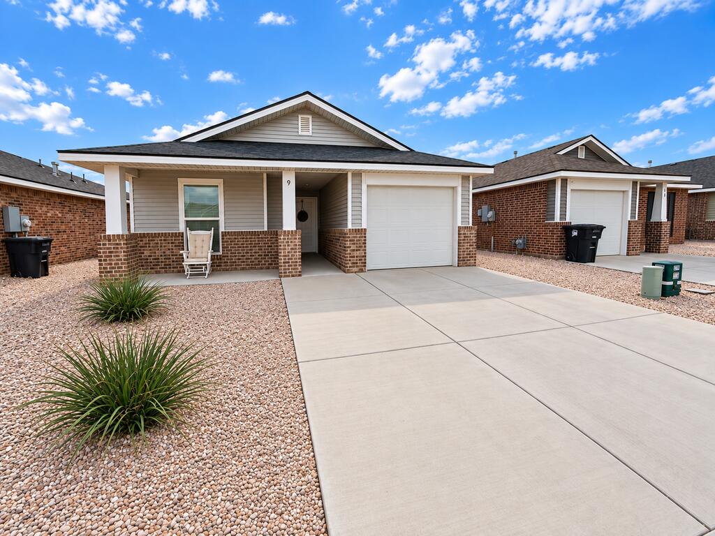 9 Maverick Dr Property Photo 1