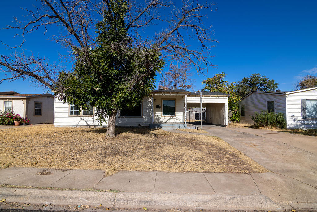 3135 N Tom Green Ave Property Photo 1
